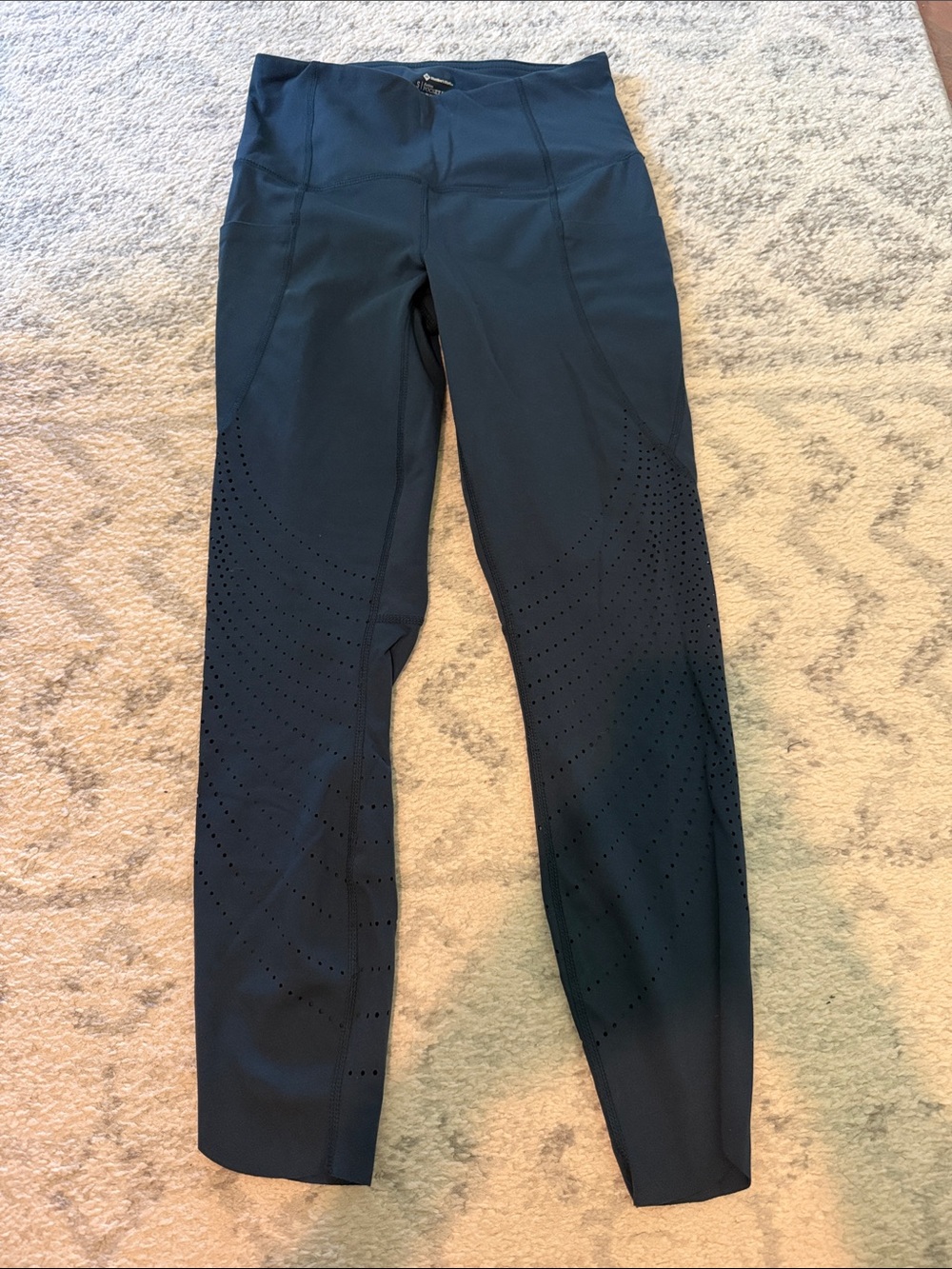 Navy small High-Waist Laser-Cut Leggings